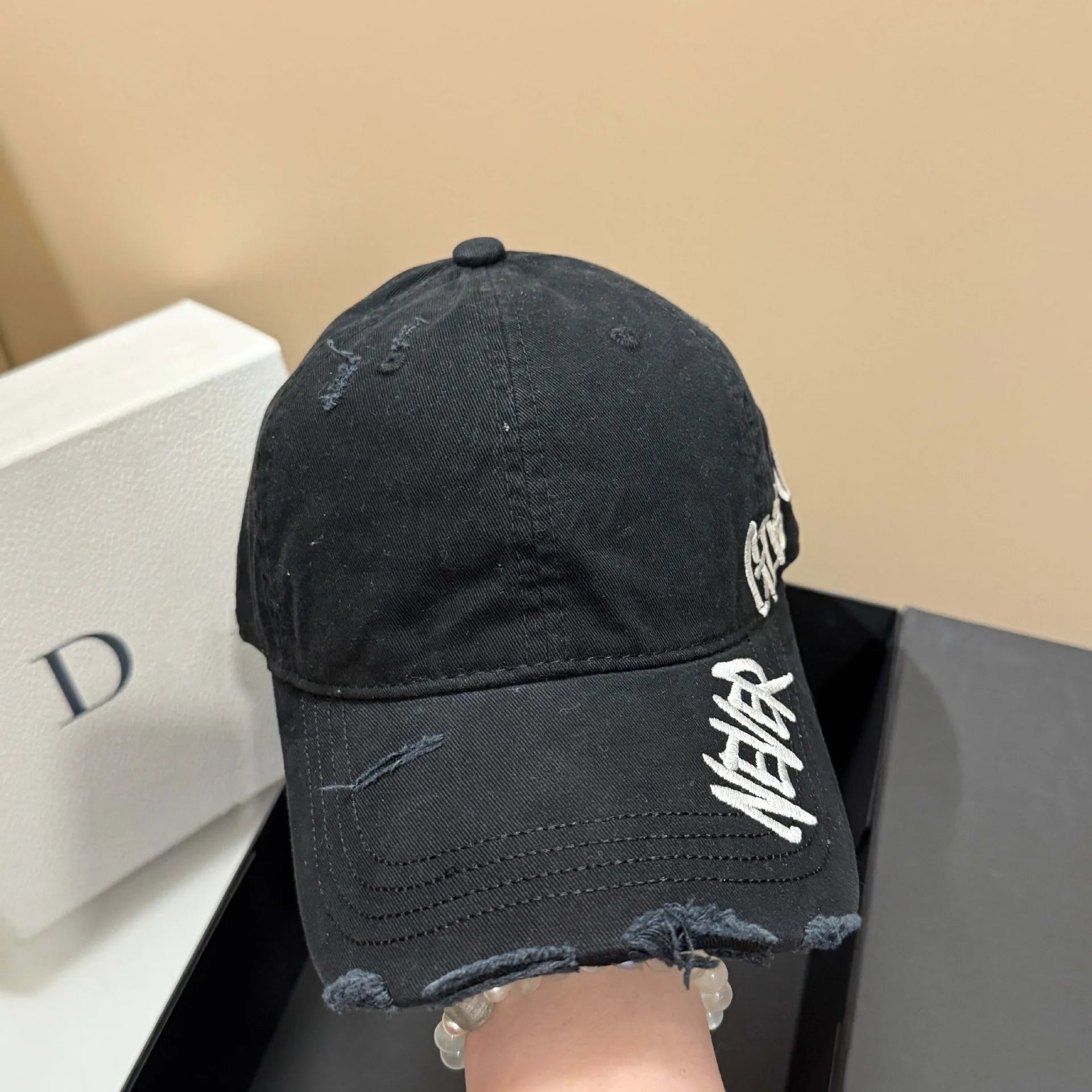 Never Give Up™ | Unisex Graffiti Denim Cap